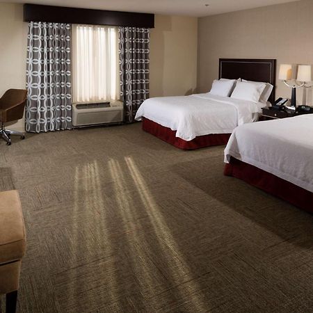 Hampton Inn & Suites Las Vegas South Exterior photo