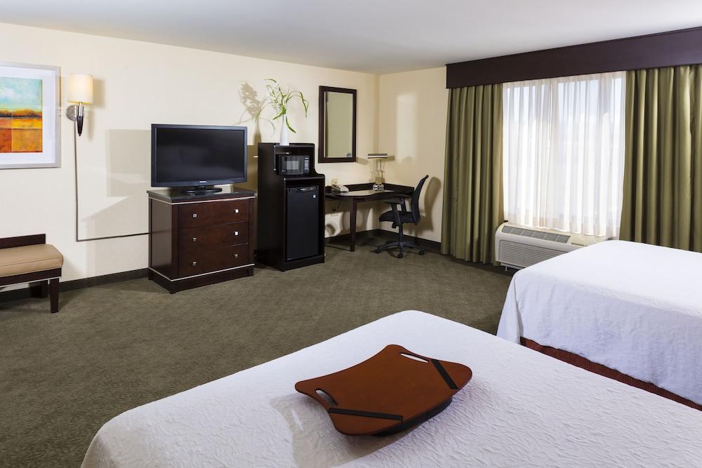Hampton Inn & Suites Las Vegas South Exterior photo